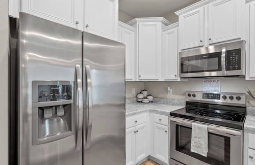 Bellview House | 3BR Cozy Family Townhouse Retreat