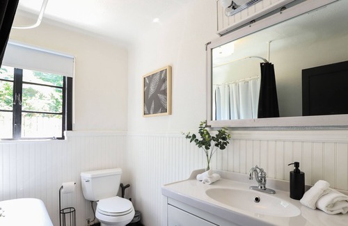 Lawndale/ Wayside House | 3BR East Downtown House / Medical Center, Stadiums