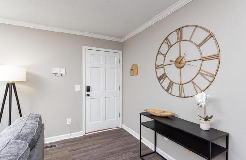 North Raleigh House | 3BR Kid Friendly Fenced in Swingset
