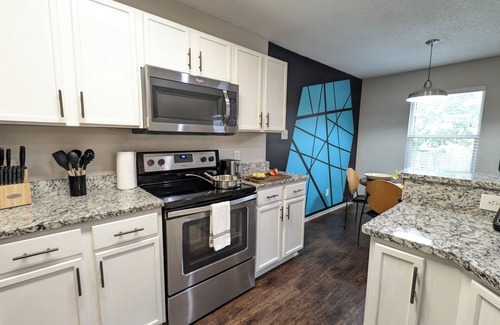 McKinney House | 3BR King/Queen/Twin Sleeps 8! Yard & Golf Nearby