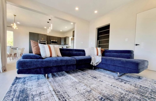 East End House | 3BR Luxury Escape/Near Beach/With Workspaces
