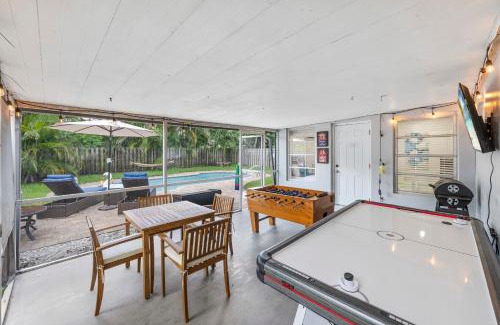 North Andrews Gardens House | 3BR Mini Oasis - Pool, Game Lounge and Near Beaches
