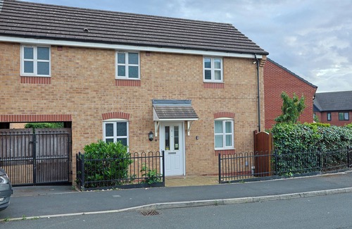 Levenshulme House | 3BR Modern Home in Manchester near Etihad and CO OP Live