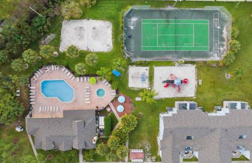 Royal Palm Bay House | 3BR Near Disney - Patio, Pool, Hot Tub, Gym & Sauna