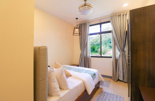 Coron Bed & Breakfast | 3BR Presidential Suite w/Private Veranda, Penthouse Access & Free Breakfast!