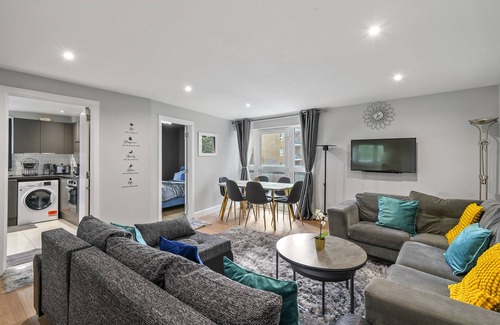 Island Gardens Apartment | 3BR-Sleeps8-CanaryWharf-CinemaBedroom