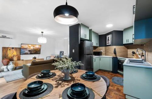 South Perth Apartment | 3br unit Stylish retreat SouthPerth