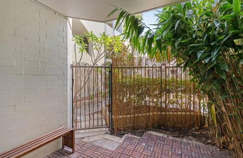 South Perth Apartment | 3br unit Stylish retreat SouthPerth