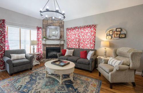 Branson House | 3BR with Loft - Near The Strip - FREE TICKETS INCLUDED - FW2-6