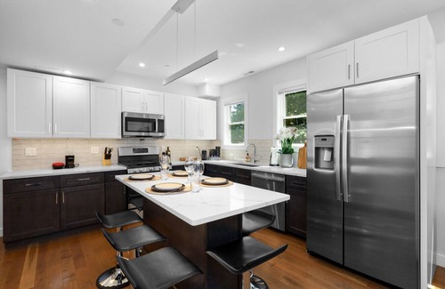East Somerville Apartment | 3BR2Bth TD Garden/BOS/MIT/Harvard/2 Parking Spaces