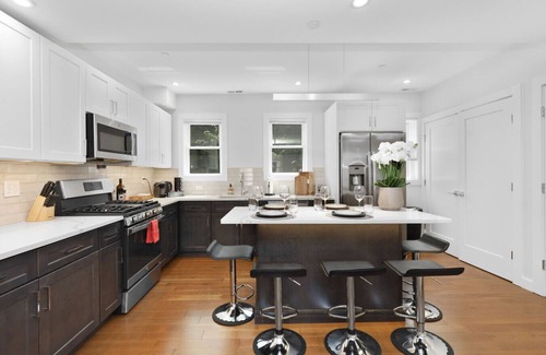 East Somerville Apartment | 3BR2Bth TD Garden/BOS/MIT/Harvard/2 Parking Spaces
