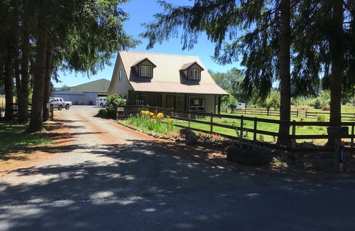 Toledo Apartment | 3G Farms studio Gateway to Mount St. Helens & Cowlitz River
