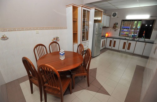 Bayan Lepas House | 3R3B Semi-D Hillside landed nearby SPICE Arena & Airport.