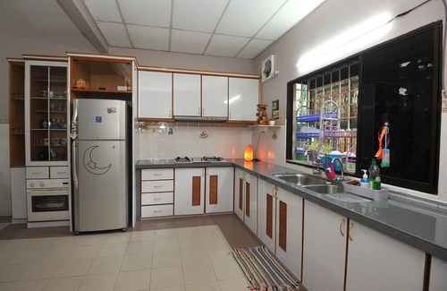 Bayan Lepas House | 3R3B Semi-D Hillside landed nearby SPICE Arena & Airport.