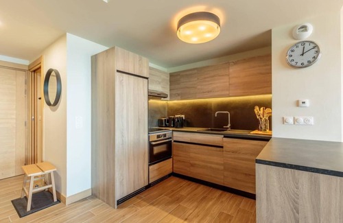 Arc-1600 Apartment | 3rd floor, view valley, fitness, swimming pool, sauna, hammam, balcony, parking, tv, ski locker