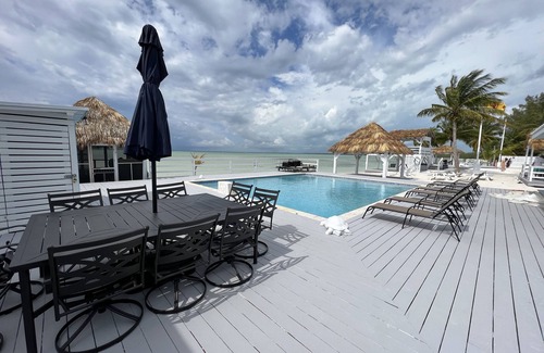 Cherokee House | 4,000 sq ft Beach Front with Heated Pool on Casaurina Beach, Abaco