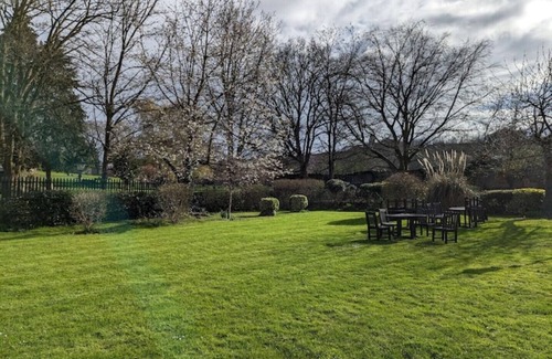 Hanham House | 4/5 bed terraced family home Bristol w parking