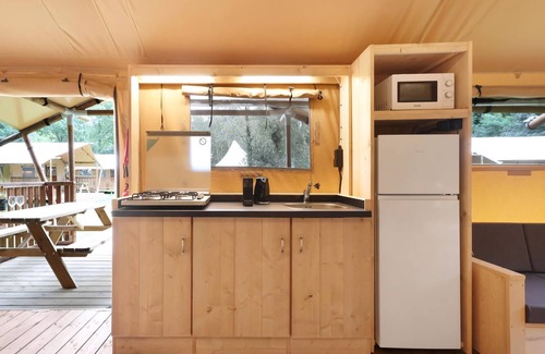 Huizen RV Rental | 4-6-person safari tent in the holiday park Landal Gooise Heide