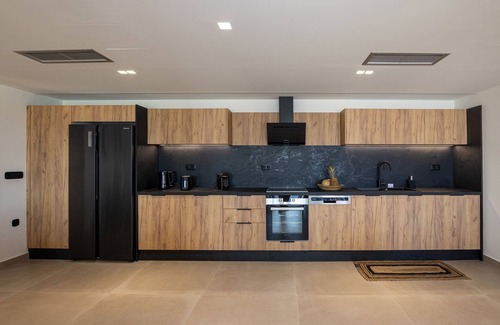 Agios Fokas Apartment | 4 BDR Sea View House with private Pool | Terra Gres