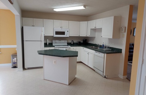 Fredericksburg House | 4 Bdr TH Near Historic Downtown Fredericksburg & Quantico Sleeps 8 more