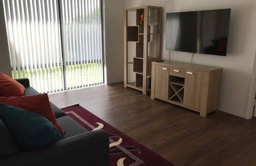 Wandina House | 4 BDR Wandina Home with 5 TVs - Disability Access