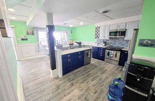 Downe House | 4 bed/2 bath Little piece of paradise! Pet friendly