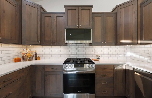 Summerset House | 4 bed, 3 Bath, Hot tub, Convenient location, Wi-fi