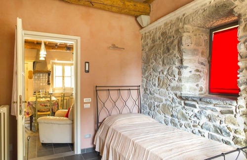 Pontremoli Other | 4 bed apartment with pool