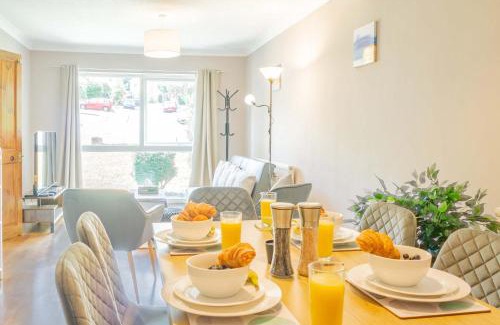 Guildford House | 4 Bed House Perfect for Contractors - Families and Relocation