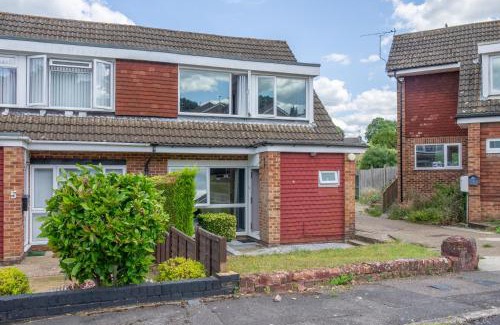 Guildford House | 4 Bed House Perfect for Contractors - Families and Relocation