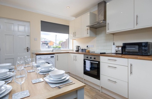 Southampton House | 4 Bed House with Driveway Parking