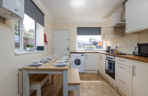 Southampton House | 4 Bed House with Driveway Parking