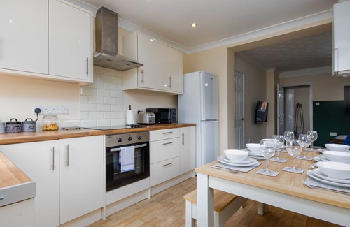 Southampton House | 4 Bed House with Driveway Parking