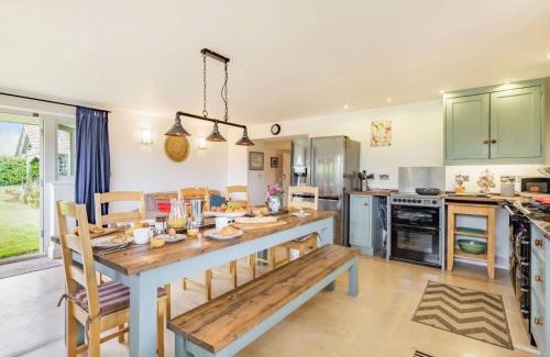 Bedchester House | 4 Bed in Blandford Forum 76544