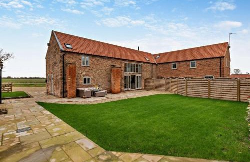 Brough House | 4 Bed in Howden 93496