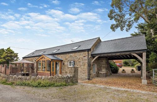 Leeswood House | 4 Bed in Mold 92663