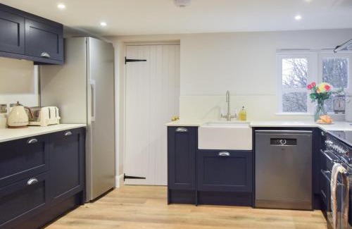 Ningwood House | 4 Bed in Ningwood IC048