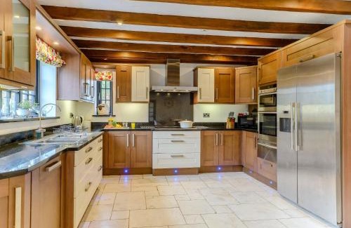 Oxwich House | 4 Bed in Oxwich 74984