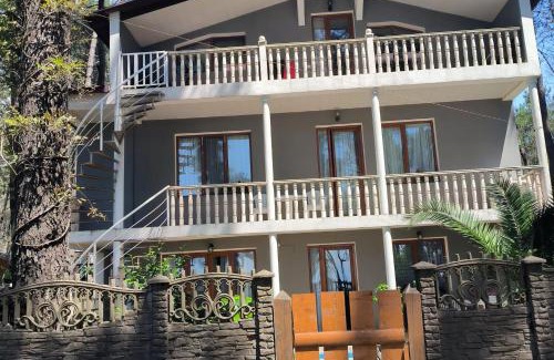 Ureki Villa | 4 Bed Villa-Sleeps 8-Parking-Garden-Sea View