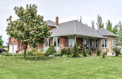 Lincoln Villa | 4 Bedrms, Indoor HotTub, Wineries & Niagara Falls