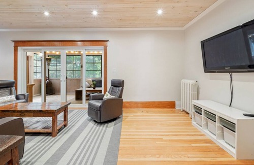 Parry Sound House | 4 Bedroom, 2.5 Bath in town
