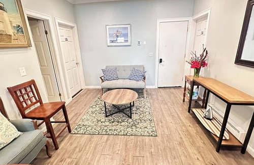 East Somerville Apartment | 4 Bedroom 2 Bathroom Home Close to Metro, Near Central Boston & Cambridge