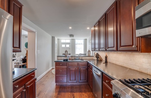 Frederick House | 4 Bedroom, 3 Bath Big Downtown Frederick home, w/Private Patio & fire table