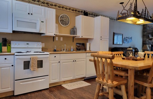 Hill City House | 4 Bedroom - 3 Bathroom Townhome with easy access to Activities