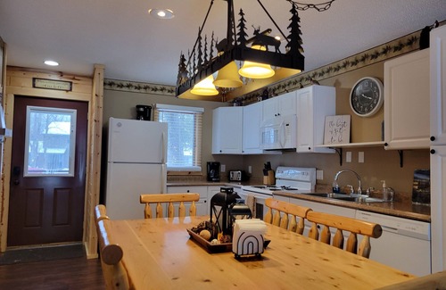 Hill City House | 4 Bedroom - 3 Bathroom Townhome with easy access to Activities