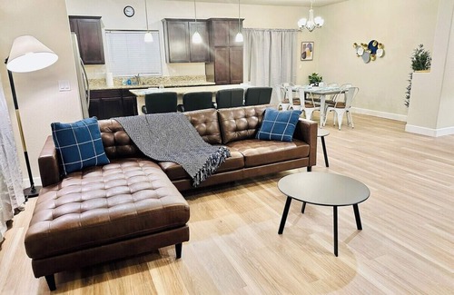 Fernley House | 4-Bedroom 5TVs Sleeps 13/Pet OK