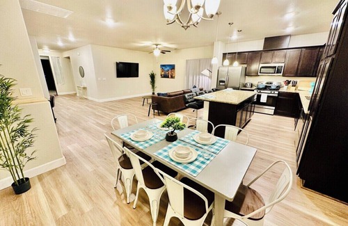 Fernley House | 4-Bedroom 5TVs Sleeps 13/Pet OK