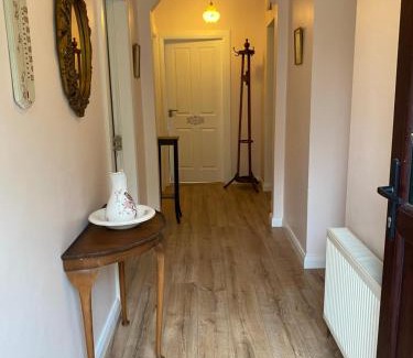 Gibbstown House | 4 bedroom, 7 single beds, with free parking & wifi near new walkway