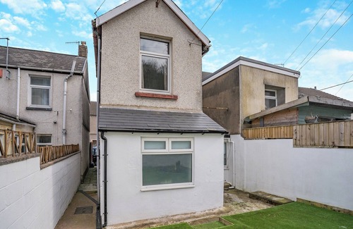 Mountain Ash Cottage | 4 bedroom accommodation in Rhondda Valley