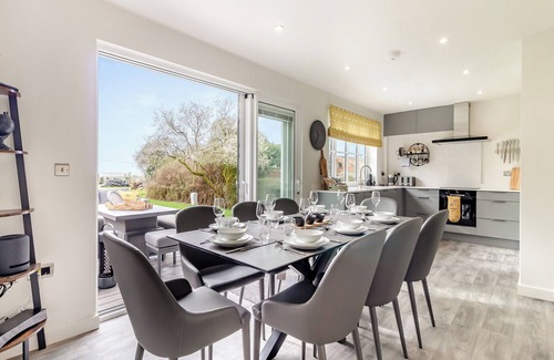 Layer Marney Cottage | 4 bedroom accommodation in Peldon, near Colchester